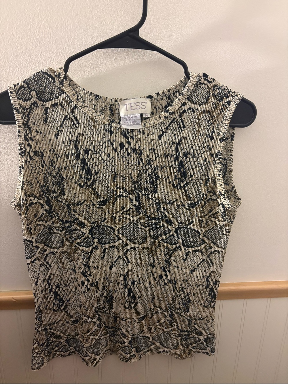 TESS Women’s Medium Snakeskin Print Pleated Plissé Sleeveless Top
